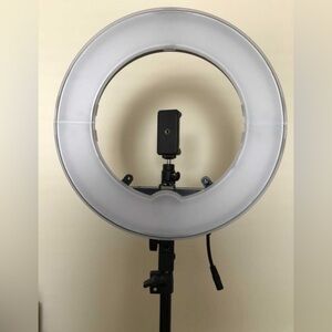 Ring Light and Tripod with Colour Filters - *Repair required*